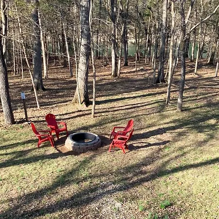 Idyllic Table Rock Lake Cabin With Fire Pit!